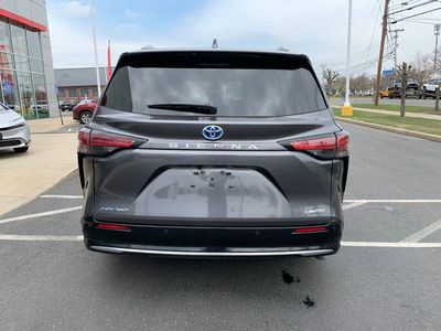 2025 Toyota Sienna Limited - Photo 5