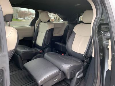2025 Toyota Sienna Limited - Photo 27