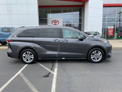2025 Toyota Sienna Limited - Photo 3
