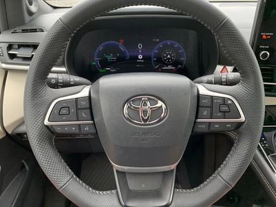 2025 Toyota Sienna Limited - Photo 18