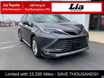 2025 Toyota Sienna Limited - Photo 2