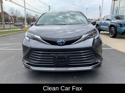 2025 Toyota Sienna Limited - Photo 10