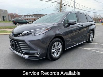 2025 Toyota Sienna Limited - Photo 9