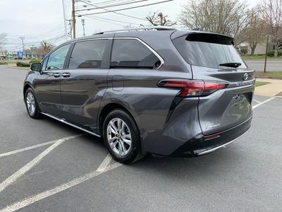 2025 Toyota Sienna Limited - Photo 6