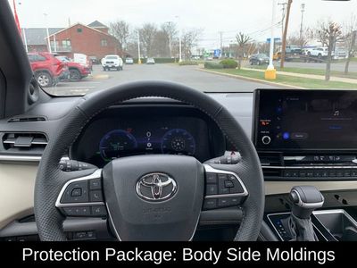 2025 Toyota Sienna Limited - Photo 17