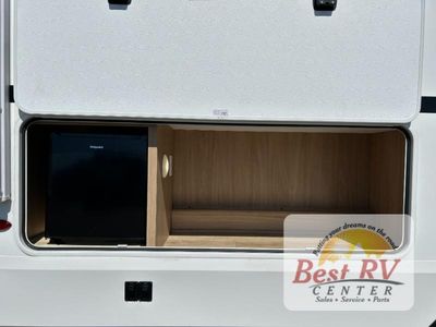 2026 Winnebago Thrive - Photo 10