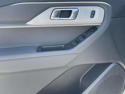 2026 Ford Explorer — photo 10 view