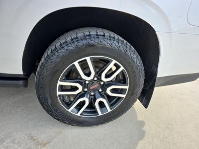 2023 GMC Yukon XL - Photo 16
