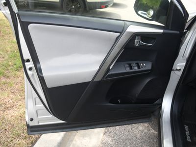 2014 Toyota RAV4 - Photo 9