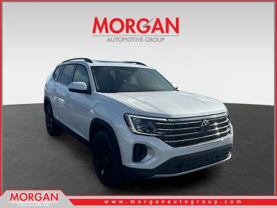 2026 Volkswagen Atlas 2.0T SE w/Technology in White Pearl — front three-quarter view