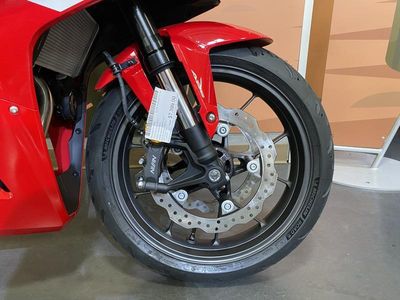 2025 Honda CBR500R - Photo 10