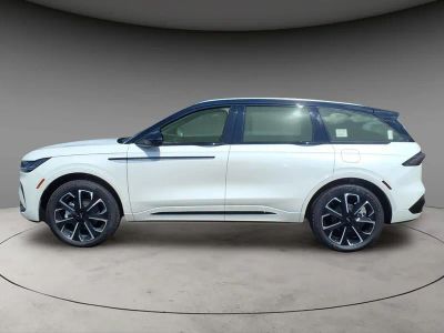 2026 Lincoln Nautilus — side profile view