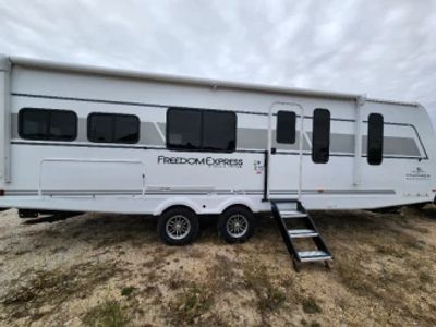 2025 Coachmen Freedom Express Ultra Lite - Photo 7