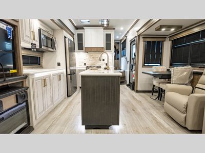 2025 Keystone RV Montana - Photo 37