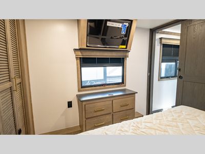 2025 Keystone RV Montana - Photo 13