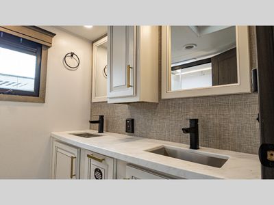 2025 Keystone RV Montana - Photo 18