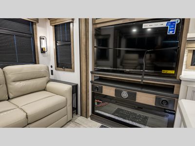 2025 Keystone RV Montana - Photo 28