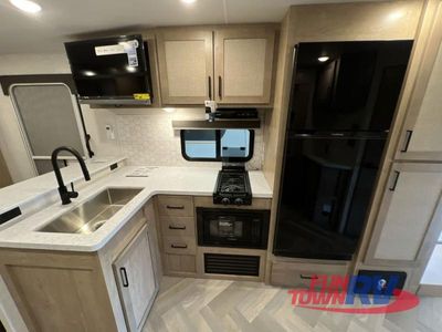 2025 Ember RV E-Series - Photo 13