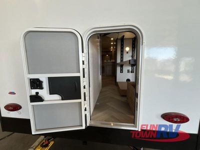 2025 Ember RV E-Series - Photo 4