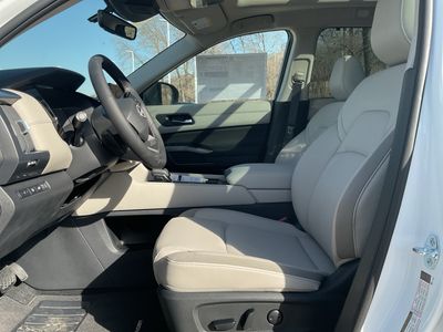 2026 Nissan Pathfinder - Photo 9