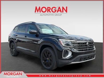 2026 Volkswagen Atlas 2.0T SE w/Technology in Black — front three-quarter view