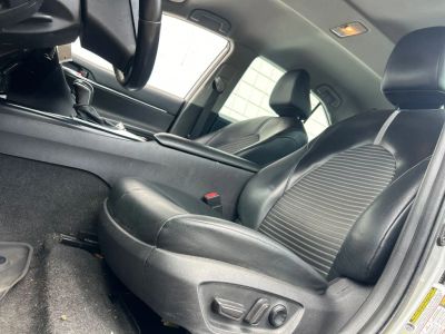 2020 Toyota Camry - Photo 9