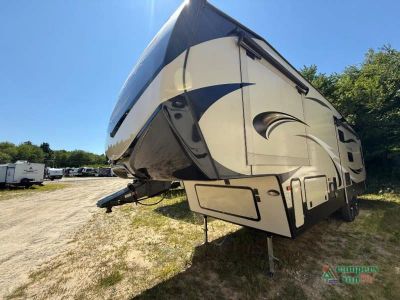 2019 Keystone RV Cougar — engine compartment view