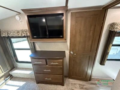 2019 Keystone RV Cougar — photo 37 view