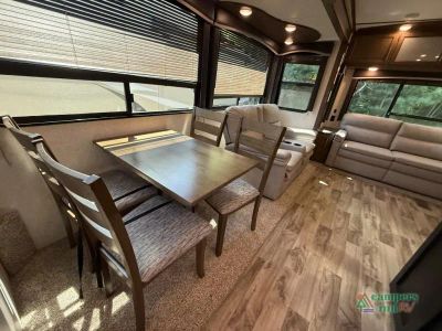 2019 Keystone RV Cougar — photo 24 view