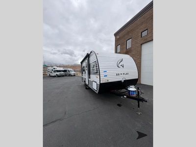 2026 Wayfinder RV Go Play — front three-quarter view