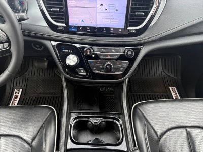 2025 Chrysler Pacifica - Photo 13