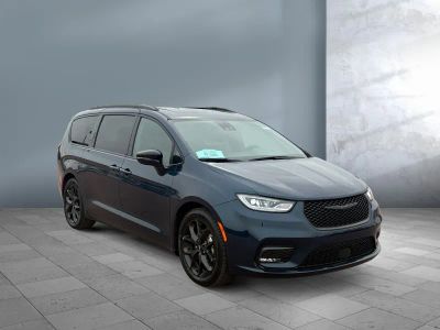 2025 Chrysler Pacifica - Photo 8