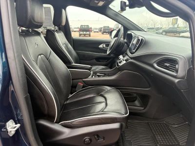 2025 Chrysler Pacifica - Photo 15