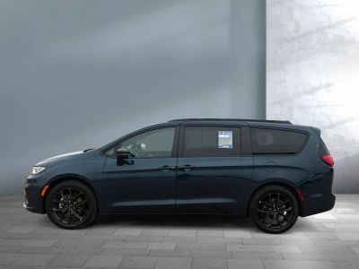 2025 Chrysler Pacifica - Photo 3