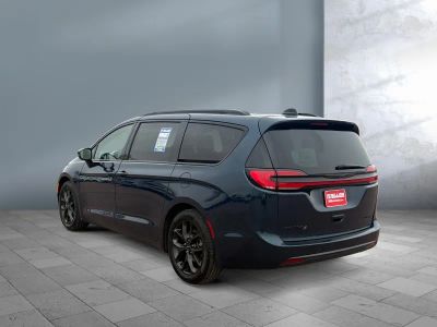 2025 Chrysler Pacifica - Photo 4
