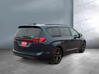 2025 Chrysler Pacifica - Photo 6