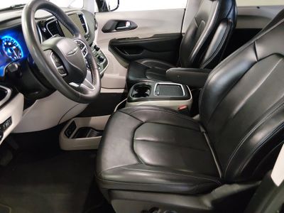 2024 Chrysler Pacifica — photo 12 view