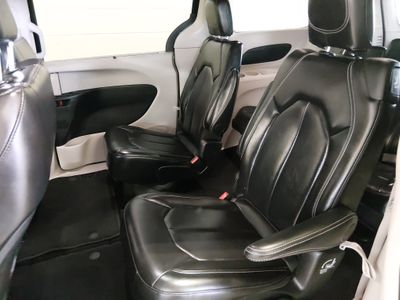 2024 Chrysler Pacifica — photo 17 view