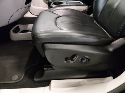 2024 Chrysler Pacifica — photo 14 view