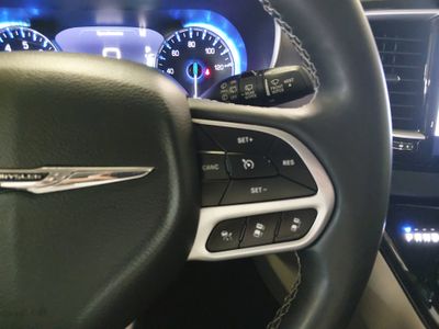 2024 Chrysler Pacifica — photo 10 view