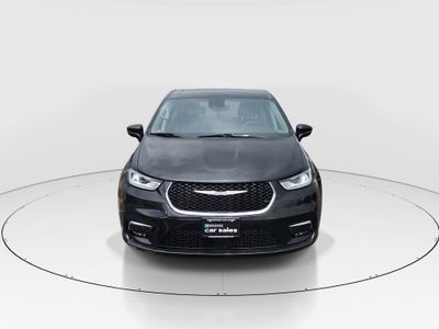 2024 Chrysler Pacifica — side profile view
