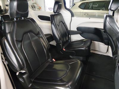 2024 Chrysler Pacifica — photo 19 view