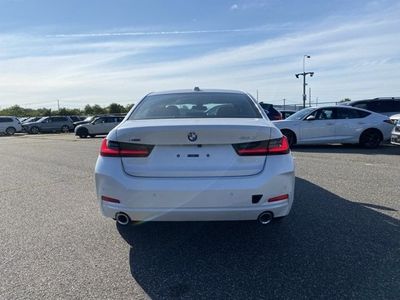 2025 BMW 3 Series - Photo 3