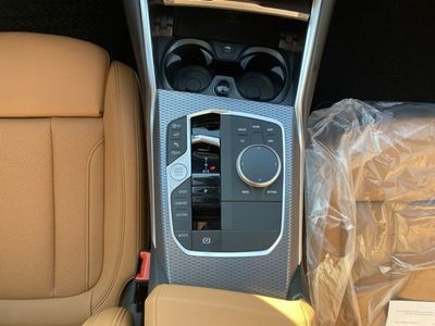 2025 BMW 3 Series - Photo 10