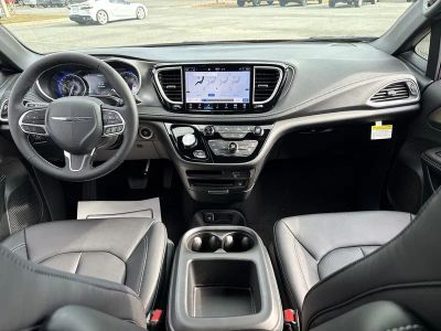 2026 Chrysler Pacifica — photo 27 view