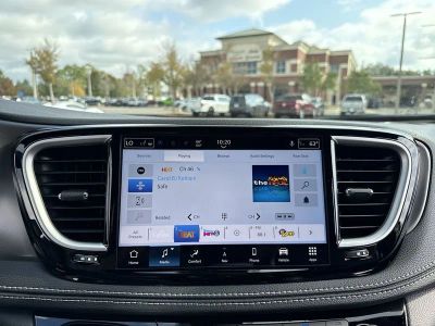 2026 Chrysler Pacifica — photo 22 view