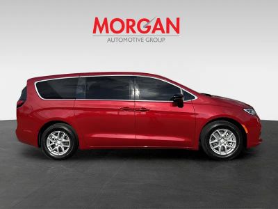 2026 Chrysler Pacifica — side profile view