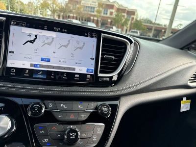 2026 Chrysler Pacifica — photo 21 view