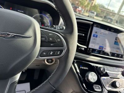 2026 Chrysler Pacifica — photo 16 view