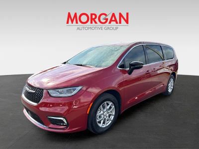 2026 Chrysler Pacifica — photo 7 view